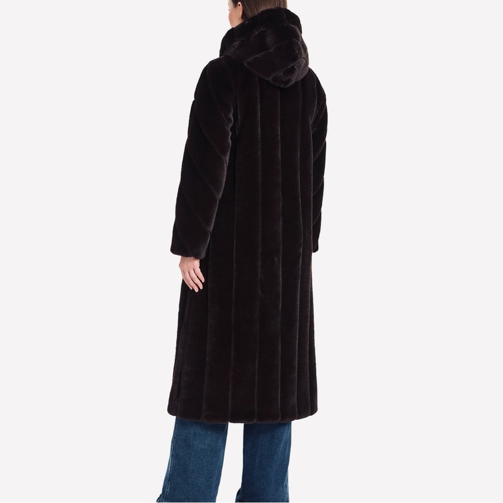 Elegant Black Faux Fur Coat - Picture 2 of 9